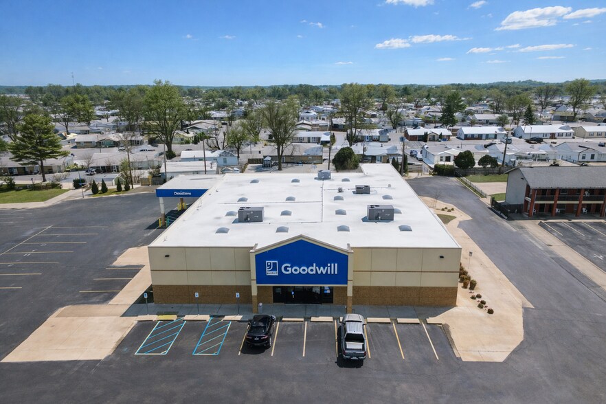 Primary Photo Of 1950 E Walnut St, Frankfort General Retail For Sale