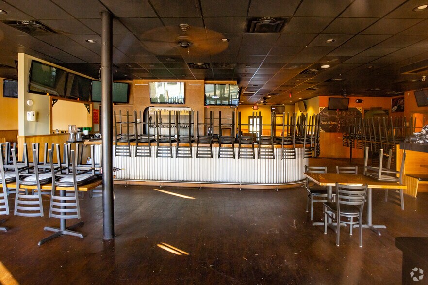 More Photos Of 13801-13847 Walsingham Rd, Largo General Retail For Lease