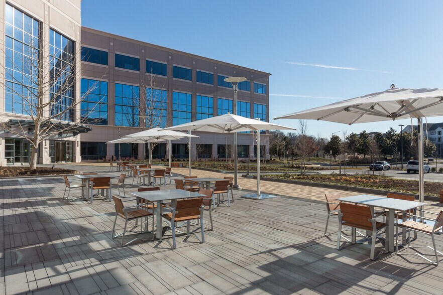 More Photos Of 13865 Sunrise Valley Dr, Herndon Office For Lease