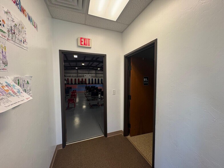 More Photos Of 2800 Global Pky, Midwest City Warehouse For Lease