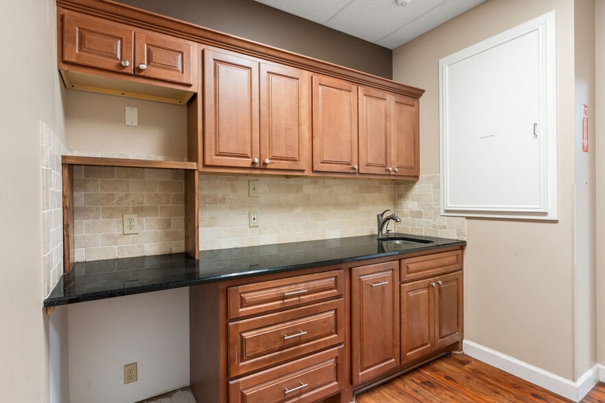 More Photos Of 2200 Sciaaca Rd, Spring Office For Sale