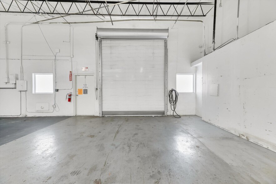 More Photos Of 224 NE 32nd Ct, Oakland Park Warehouse For Sale