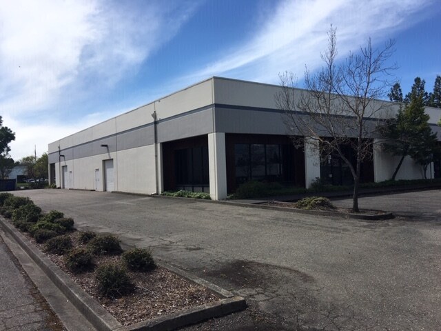 More Photos Of 3130 Regional Pky, Santa Rosa Manufacturing For Lease