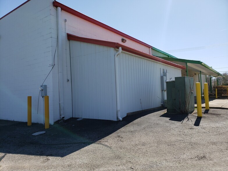 More Photos Of 2110-2130 N State Highway 7, North Vernon Freestanding For Lease