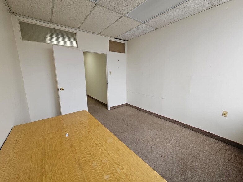 More Photos Of 1646 Victoria Park Ave, Toronto Storefront Retail Office For Lease
