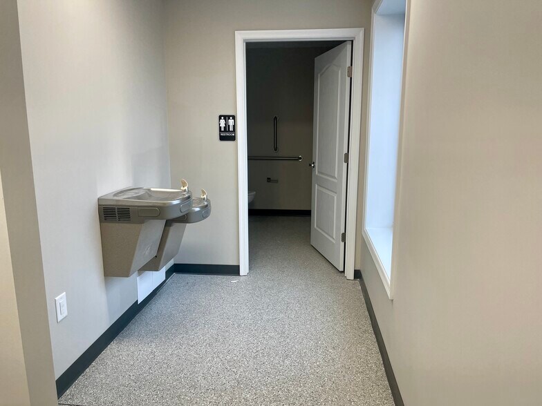 More Photos Of 3925 Lafayette Blvd, Fredericksburg Flex For Lease