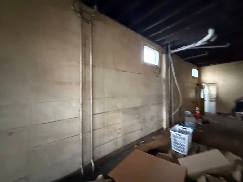 More Photos Of 836 S Mill St, New Castle Storefront Retail Residential For Sale