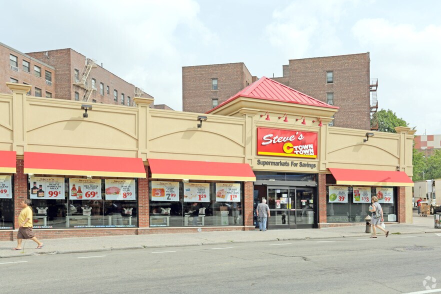 More Photos Of 41-25 Greenpoint Ave, Sunnyside Supermarket For Sale