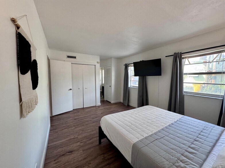 More Photos Of 202 Lucerne Ave, Lake Worth Apartments For Sale