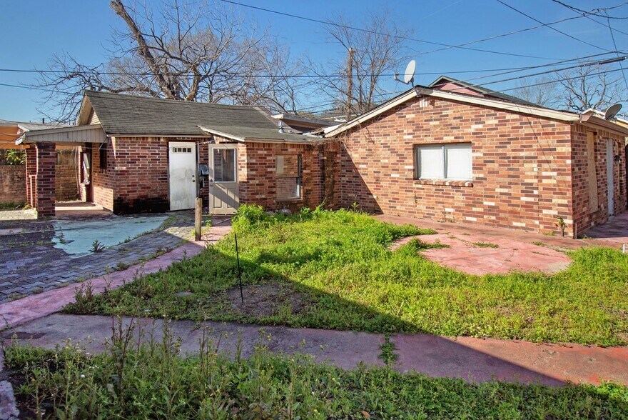 More Photos Of 1333-1335 Yale St, Houston General Retail For Sale