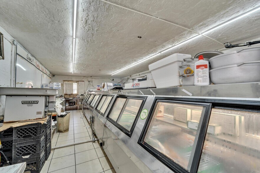 More Photos Of 4200 15th Ave S, Saint Petersburg Storefront Retail Residential For Lease