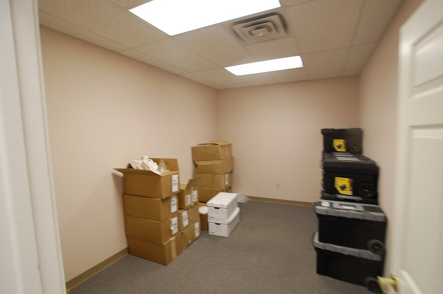 More Photos Of 6101 43rd St, Lubbock Storefront For Lease