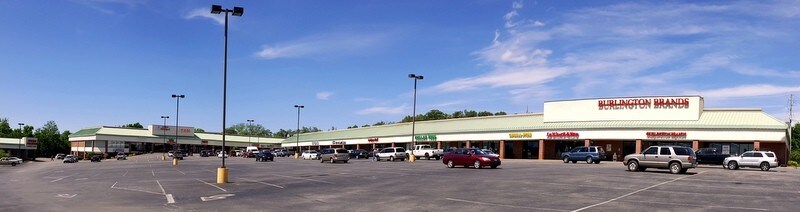 More Photos Of 147-185 E Wears Valley Rd, Pigeon Forge Storefront For Lease