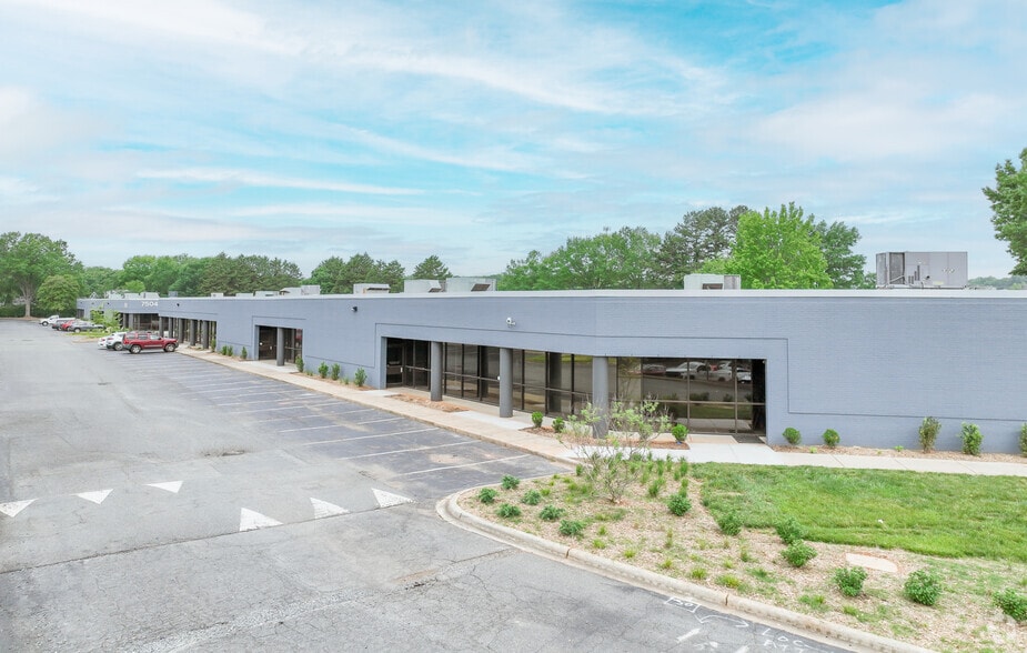 More Photos Of 7500 E Independence Blvd, Charlotte Unknown For Lease