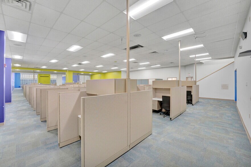 More Photos Of 26 Steele Ave, Arcade Office For Lease