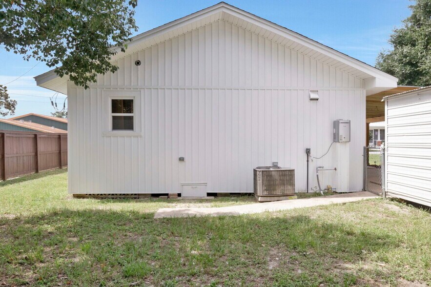 More Photos Of 6682 Ravine St, Milton Office Residential For Sale