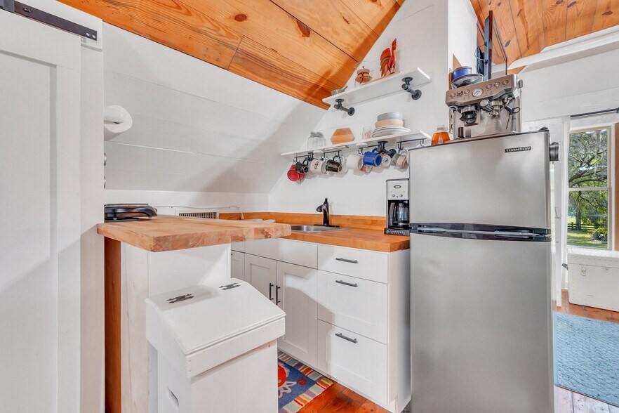 More Photos Of 1871 GA Highway 99, Brunswick Specialty For Sale