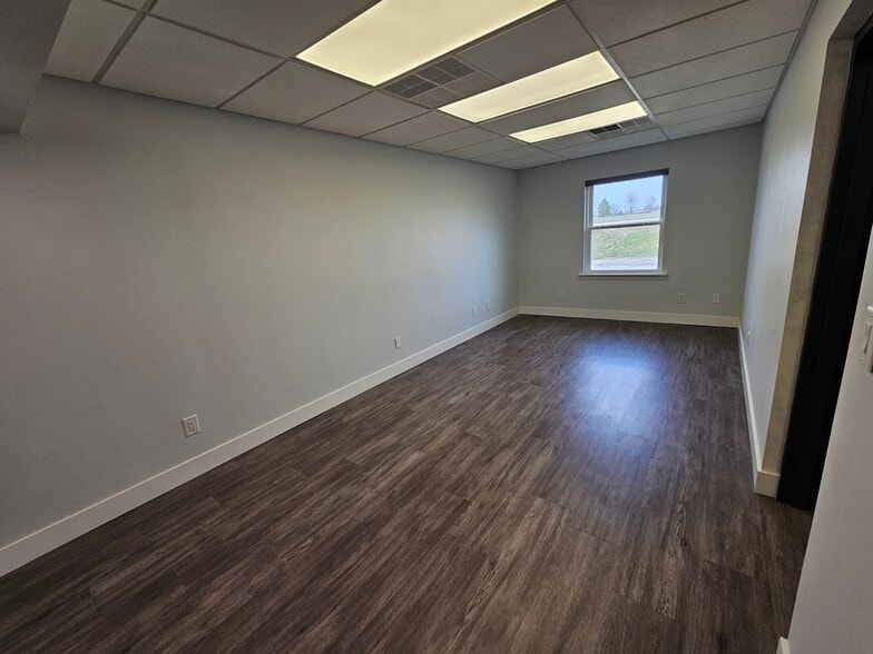 More Photos Of 1314 Barnhart Rd, Troy Office For Lease