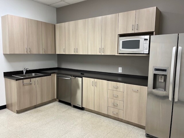 More Photos Of 772 Greison Trl, Newnan Unknown For Lease