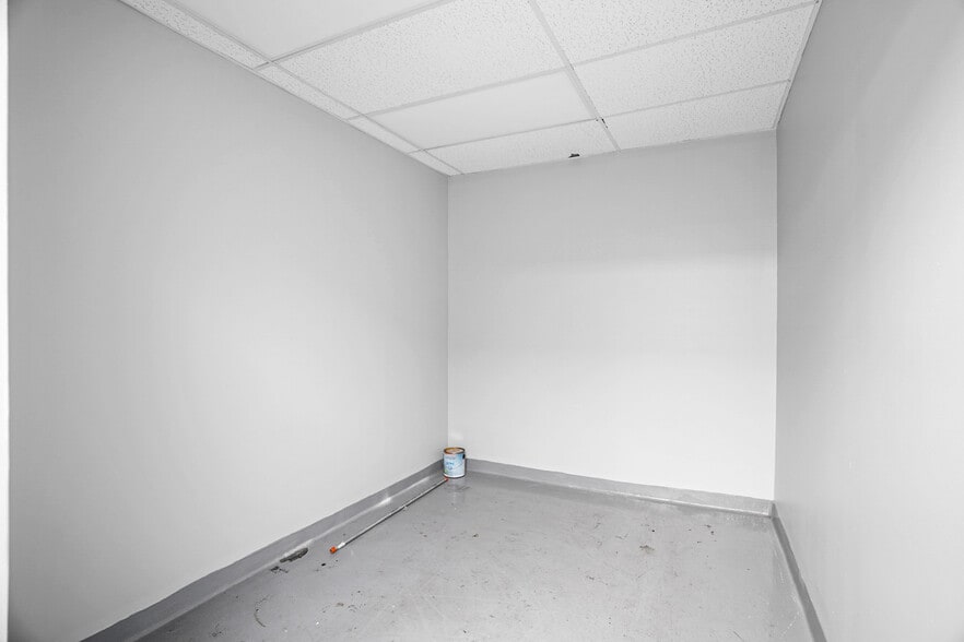 More Photos Of 8200-8358 NW 30th Ter, Doral Warehouse For Lease