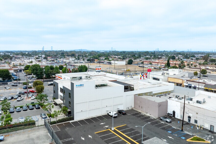 More Photos Of 17434 Bellflower Blvd, Bellflower General Retail For Lease