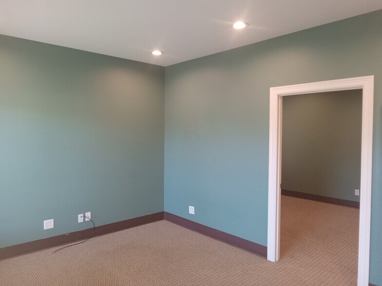 More Photos Of 2702 Calloway Rd, Tyler Office For Lease