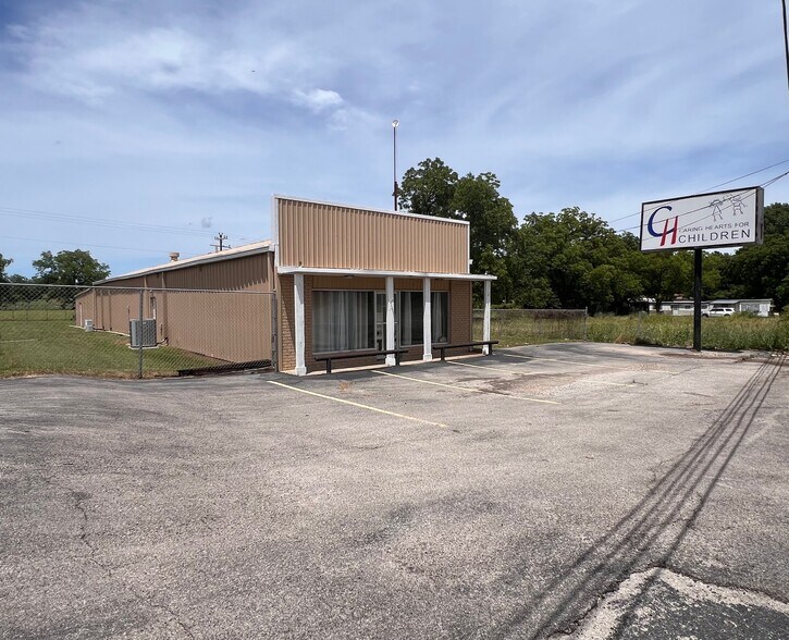 More Photos Of 7680 Highway 67, Comanche Office For Sale