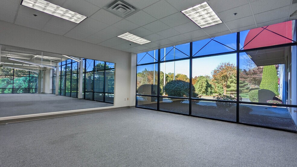 More Photos Of 141 Mill Rock Rd E, Old Saybrook Research And Development For Lease