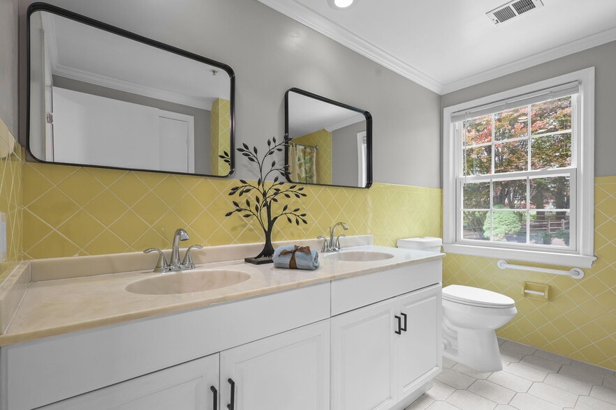 More Photos Of 9725 Lookout Pl, Gaithersburg Healthcare For Sale