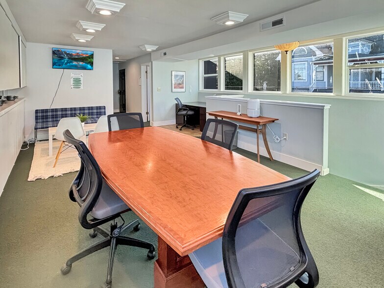 More Photos Of 740 SE Pioneer Way, Oak Harbor Office For Lease