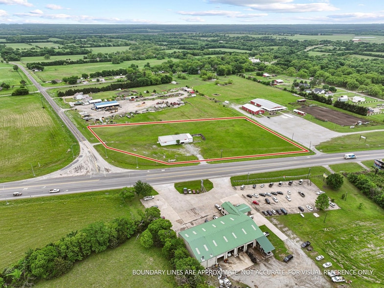 More Photos Of 3301 S State Highway 121, Bonham Showroom For Sale