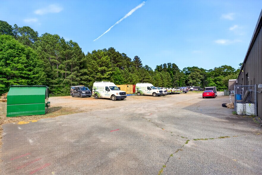 More Photos Of 100 Business Pky, Piedmont Light Manufacturing For Sale