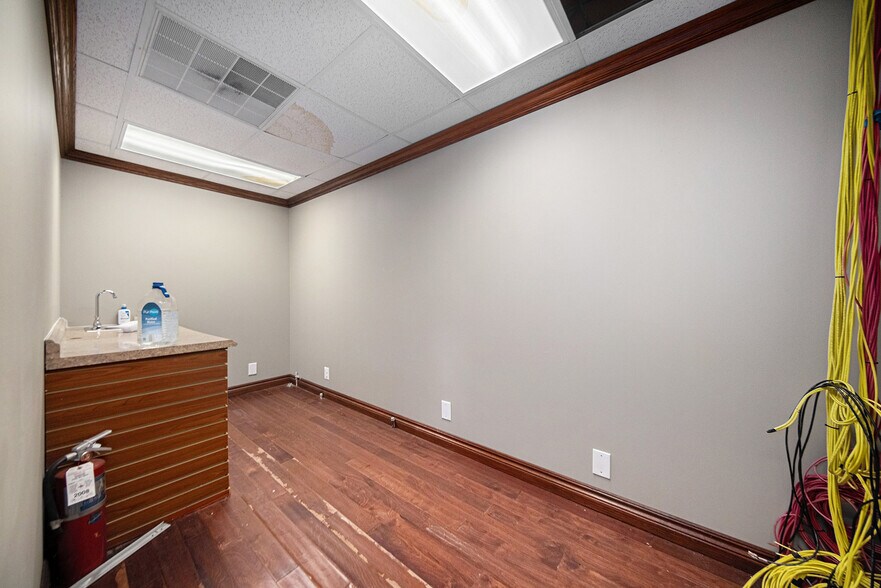 More Photos Of 35540 W Michigan Ave, Wayne Office For Sale