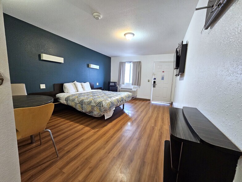 More Photos Of 1920 Bob Griffin Rd, Cameron Hotel For Sale