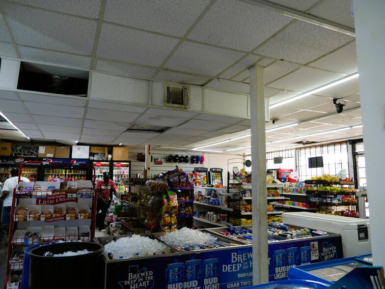 More Photos Of 8435 Tidwell Rd, Houston Service Station For Sale