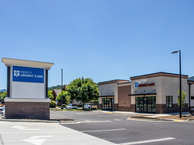 Primary Photo Of 140 W Mills St, Columbus Storefront For Lease