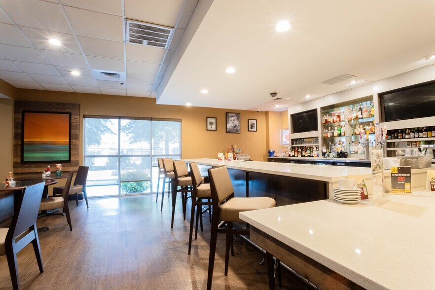 More Photos Of 600 Interstate 30, Little Rock Hotel For Sale