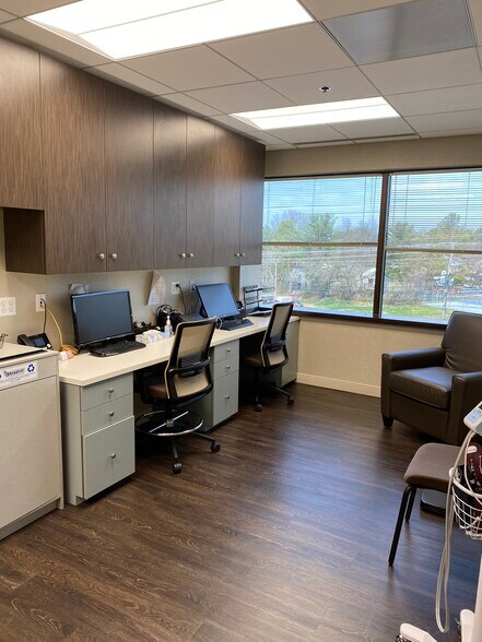 More Photos Of 12800 Middlebrook Rd, Germantown Office For Sale