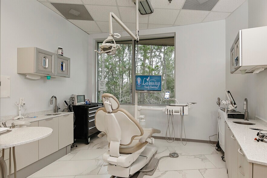 More Photos Of 114 Vision Park Blvd, Shenandoah Office For Sale