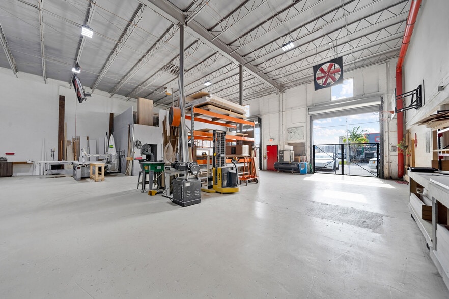 More Photos Of 3141 NW 40th St, Miami Warehouse For Sale