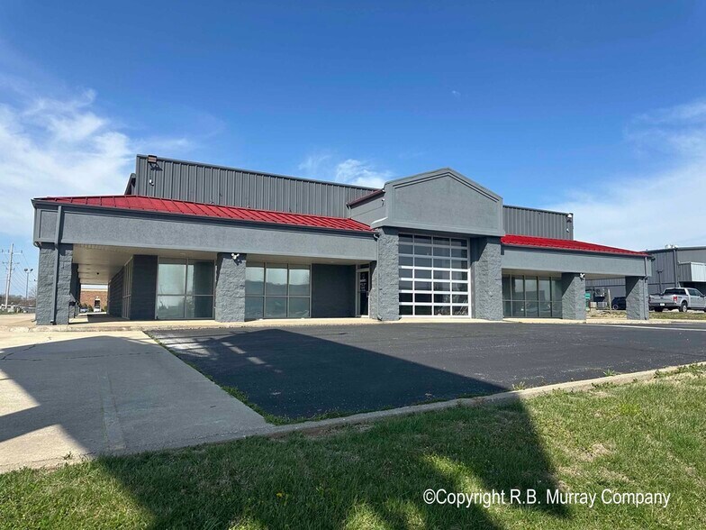 More Photos Of 350 S Ingram Mill Rd, Springfield Showroom For Lease