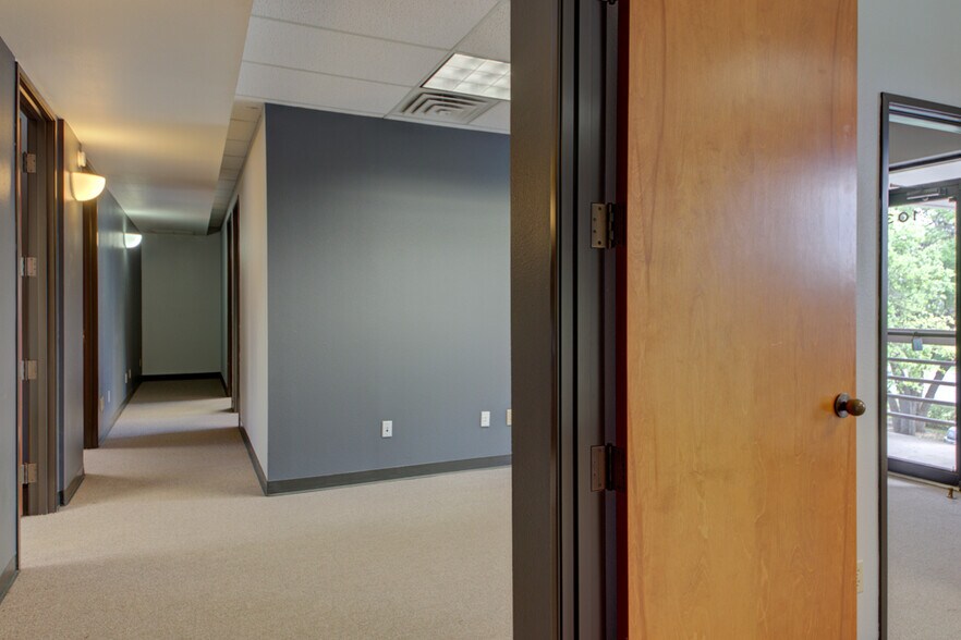 More Photos Of 11824 Jollyville Rd, Austin Medical For Lease