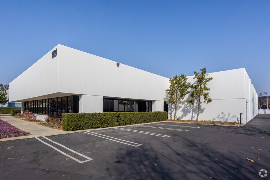 More Photos Of 1821 Kettering St, Irvine Warehouse For Lease