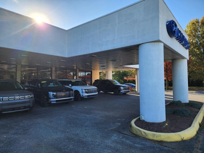 More Photos Of 2934 Valley Ave, Winchester Auto Dealership For Lease