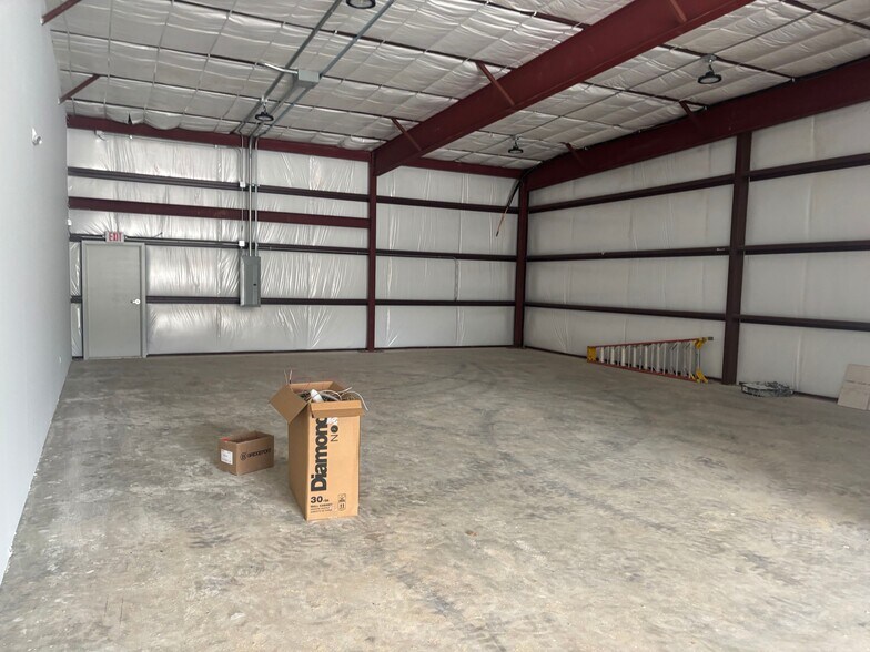 More Photos Of 1905 Longmire Rd, Conroe Unknown For Lease