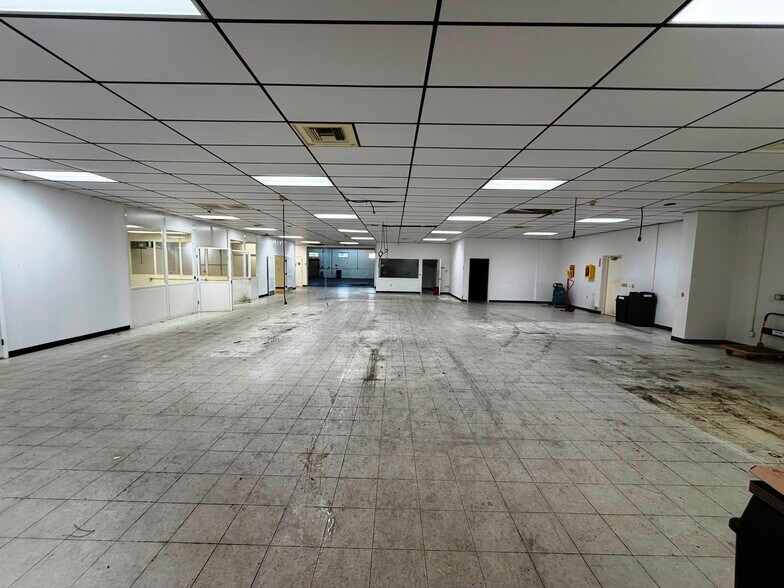 More Photos Of 10061 Amberwood Rd, Fort Myers Flex For Lease