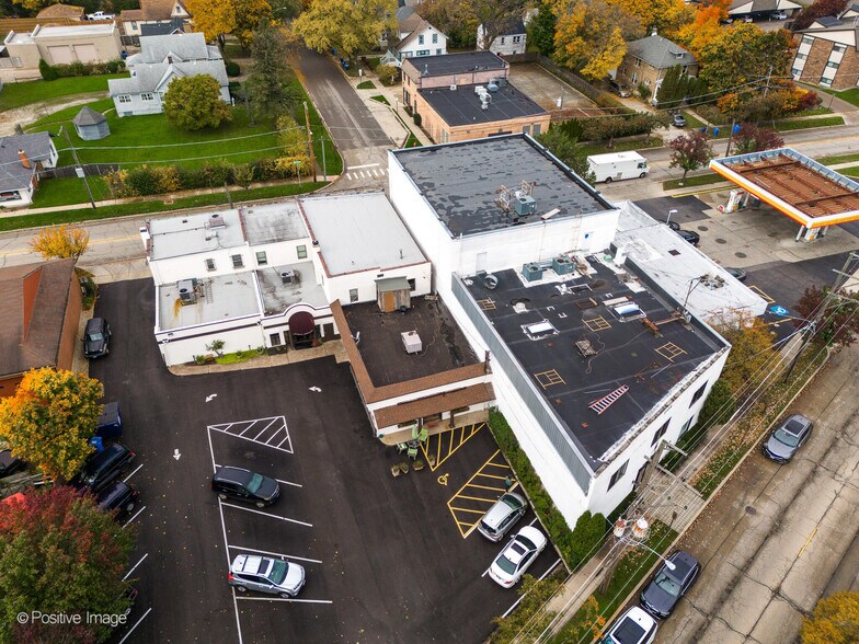 More Photos Of 2109-2119 Green Bay Rd, Highland Park Storefront Retail Residential For Sale