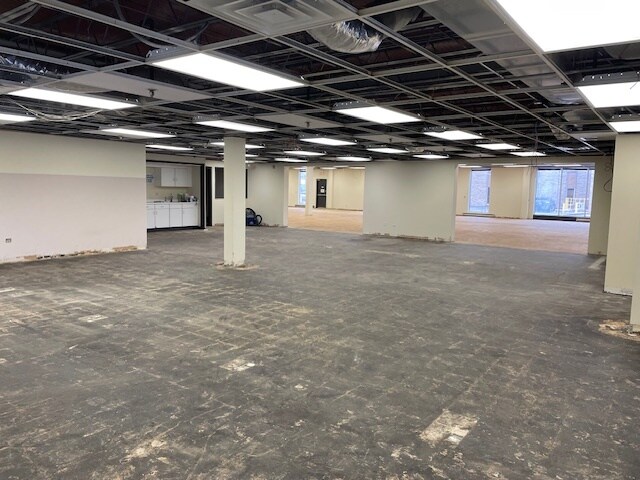 More Photos Of 543 W Algonquin Rd, Arlington Heights Warehouse For Sale