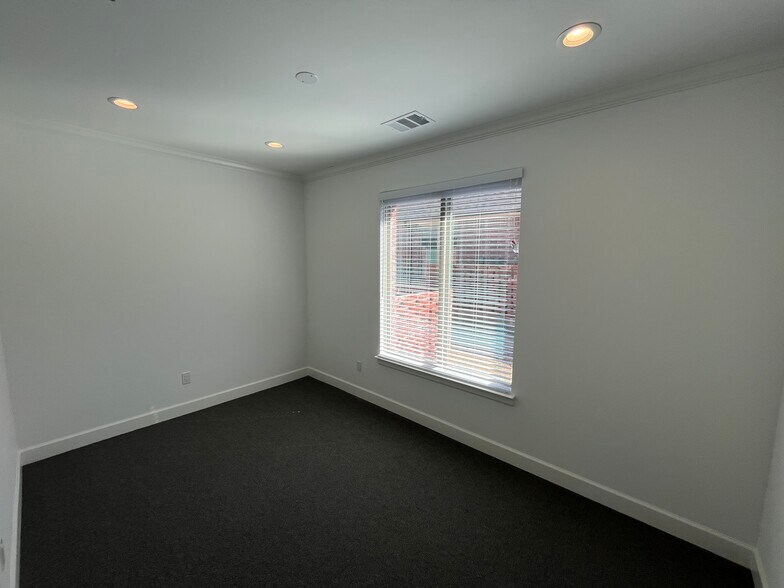 More Photos Of 400 Stonebrook Pky, Frisco Office For Sale