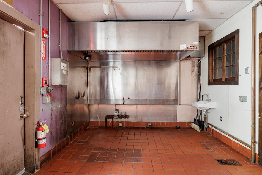 More Photos Of 42 Railroad St, Great Barrington Storefront Retail Office For Lease